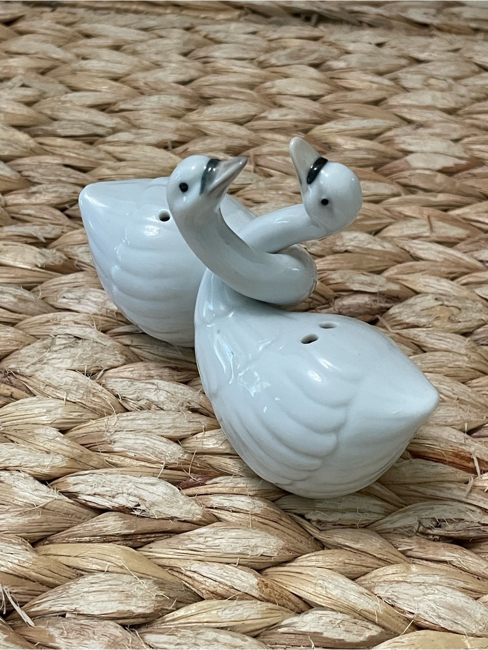 Vintage Norcrest White Ceramic Salt and Pepper‎ Swans Made in Korea 3”